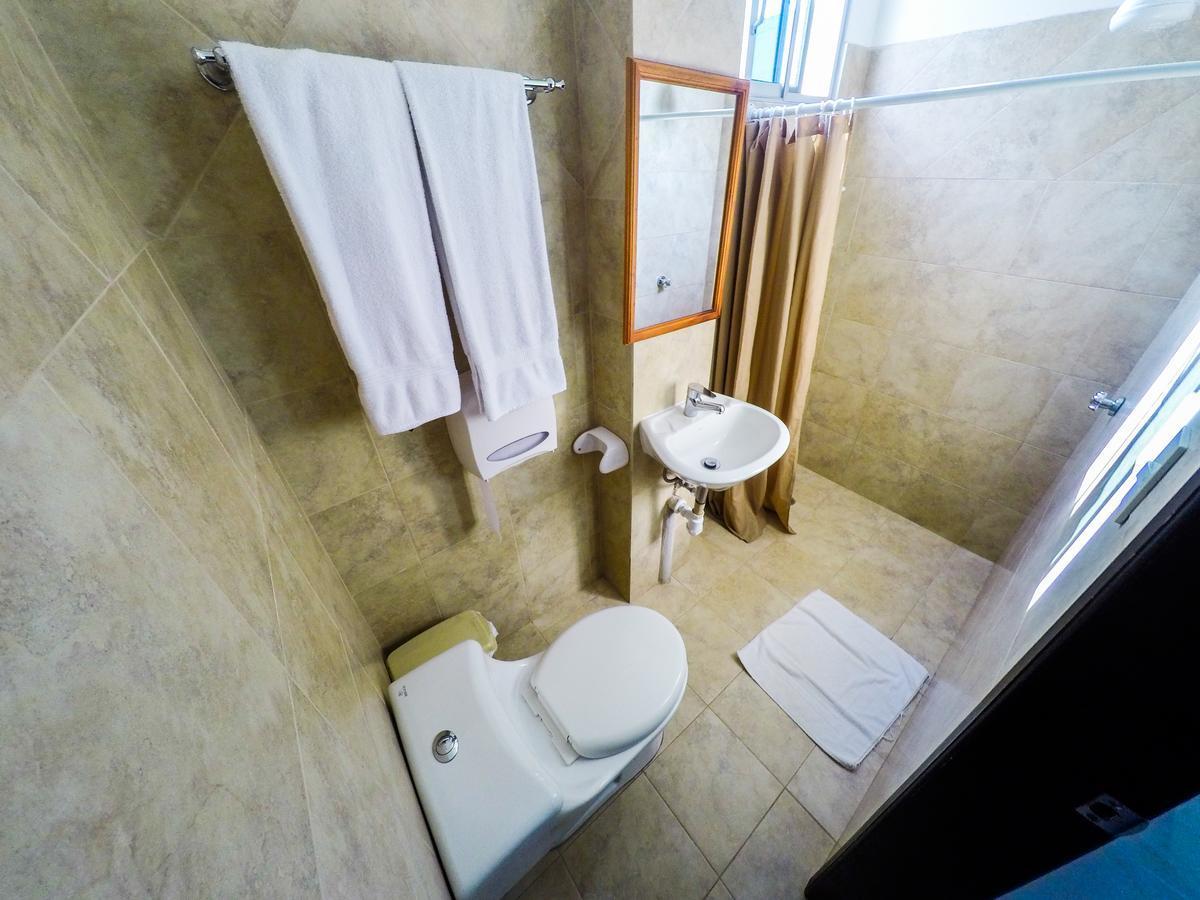 Dc Suites Aeropuerto Гуаякіль Екстер'єр фото